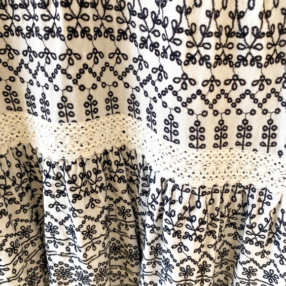 ✨Anthropologie✨ Embroidered Tank  | Black & White | Size XS - Picture 6 of 9
